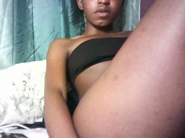 Sexypetiteher webcam