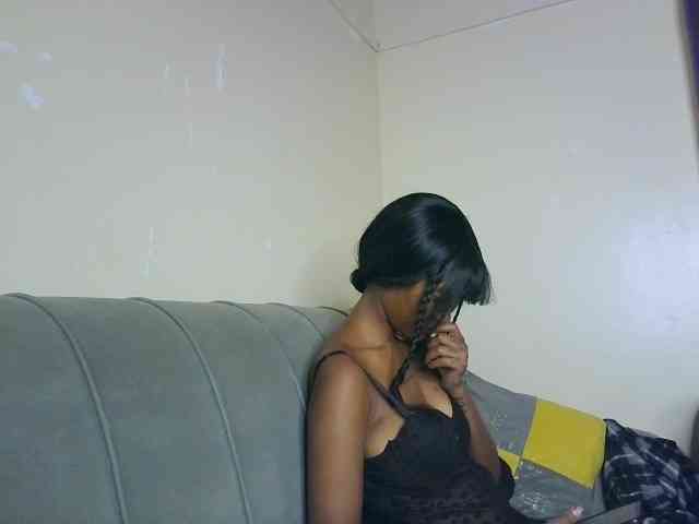 Sexypetiteher webcam