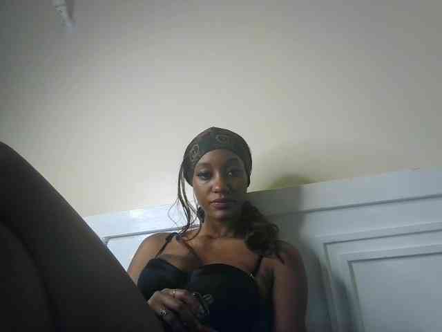 Sexypetiteher webcam