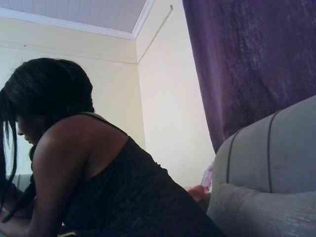 Model: Sexypetiteher
