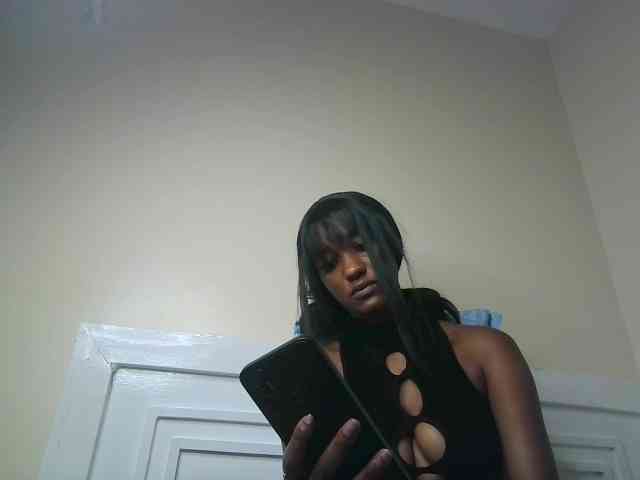 Model: Sexypetiteher