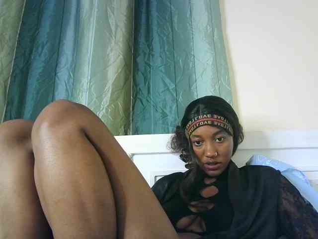 Model: Sexypetiteher