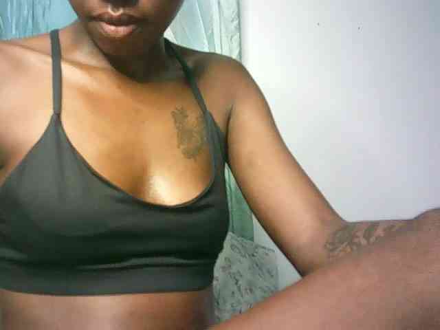 Model: Sexypetiteher