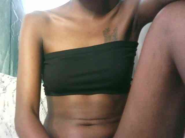 Sexypetiteher webcam