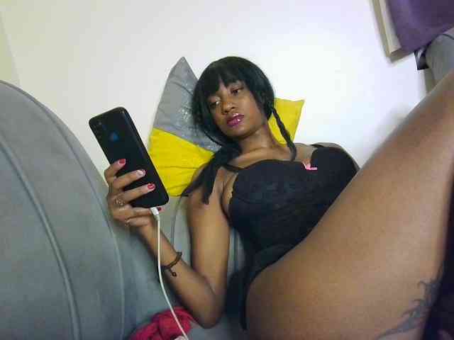 Sexypetiteher webcam
