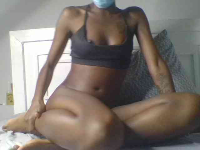 Sexypetiteher webcam