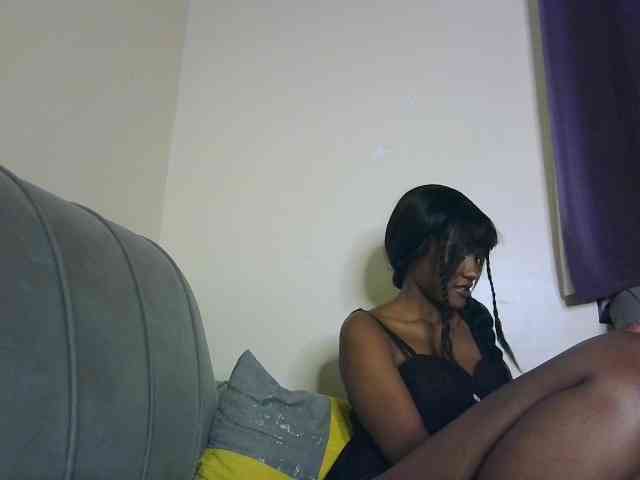 Sexypetiteher webcam