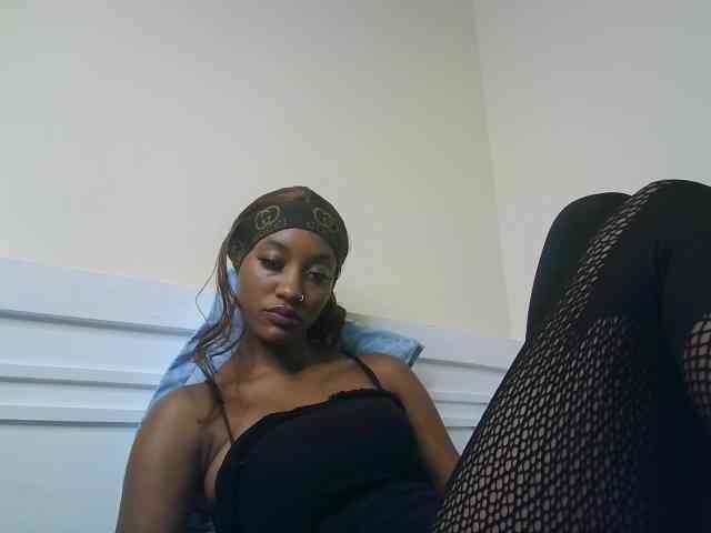 Sexypetiteher webcam
