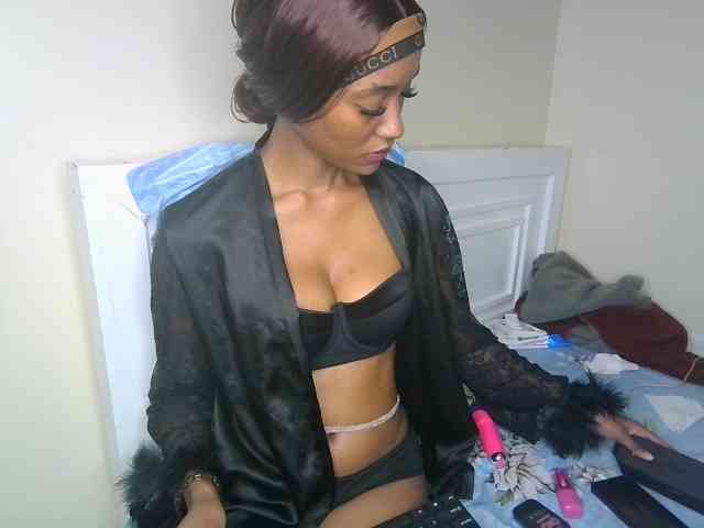 Sexypetiteher webcam