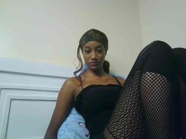 Sexypetiteher webcam