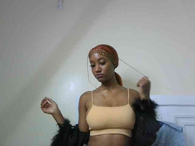 Model: Sexypetiteher