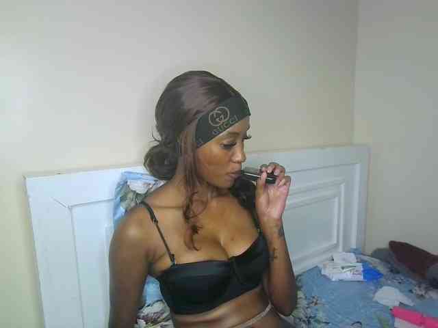 Sexypetiteher webcam