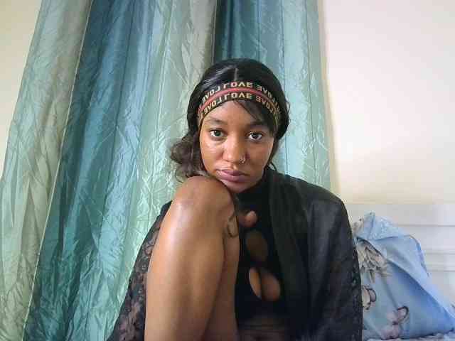Model: Sexypetiteher