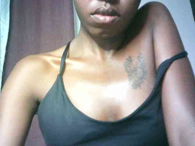 Model: Sexypetiteher