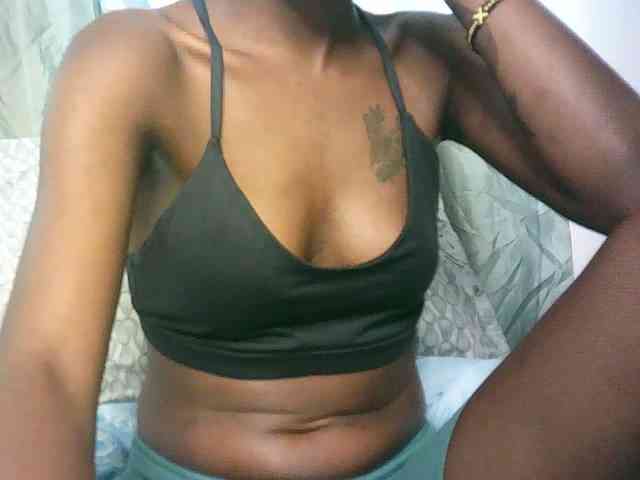 Model: Sexypetiteher