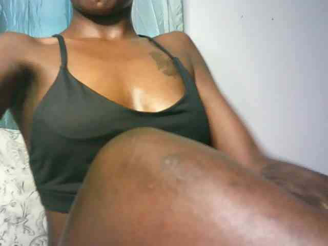Sexypetiteher webcam
