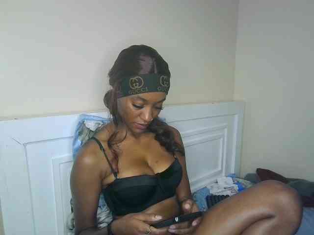 Sexypetiteher webcam