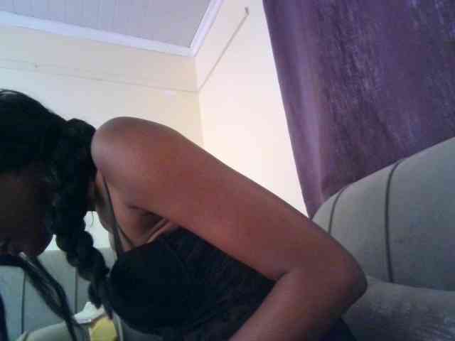 Sexypetiteher webcam