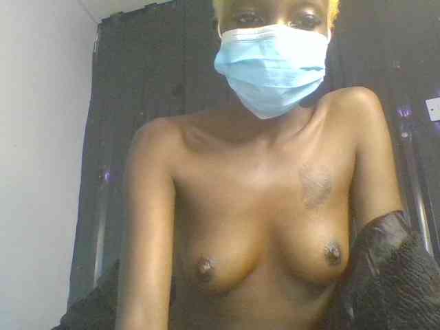 Sexypetiteher webcam