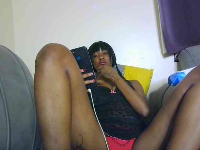 Sexypetiteher webcam