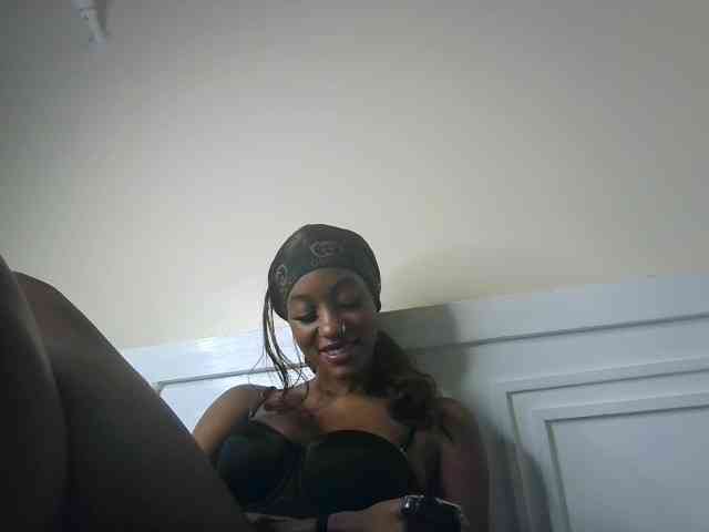 Sexypetiteher webcam