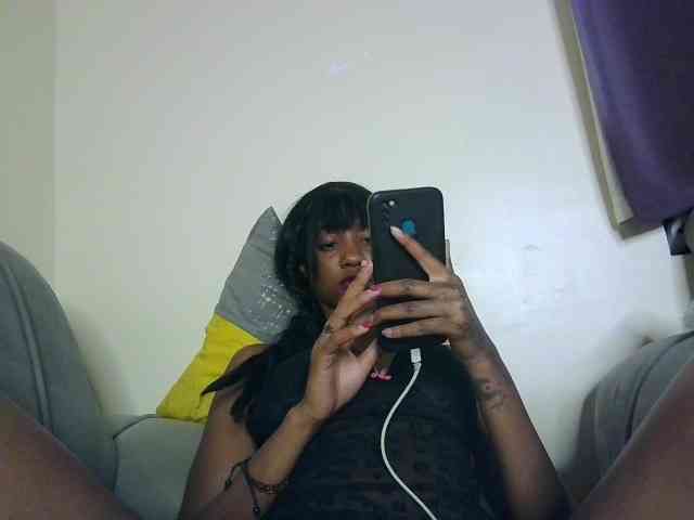 Sexypetiteher webcam