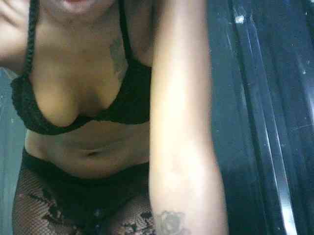 Sexypetiteher webcam
