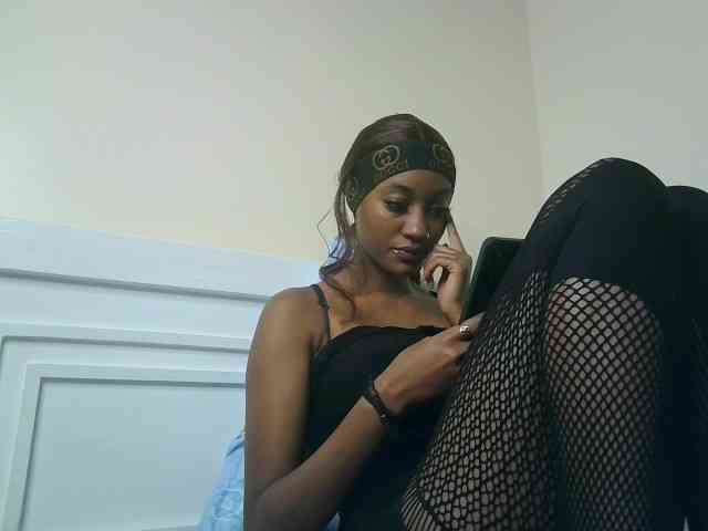 Sexypetiteher webcam