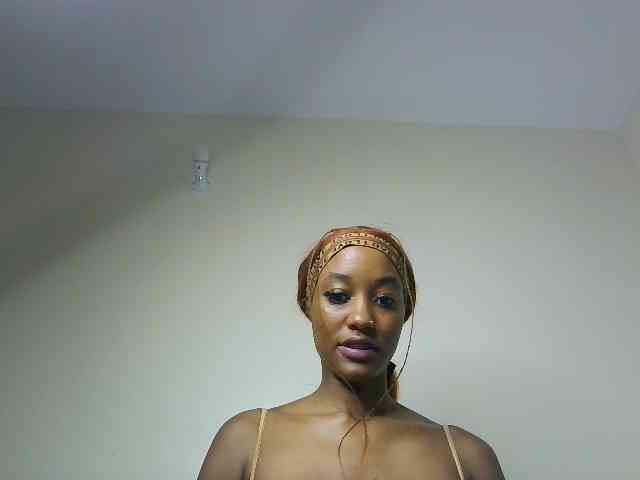 Sexypetiteher webcam