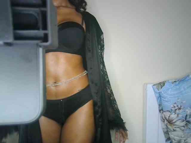 Sexypetiteher webcam