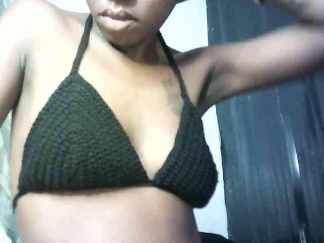 Sexypetiteher webcam
