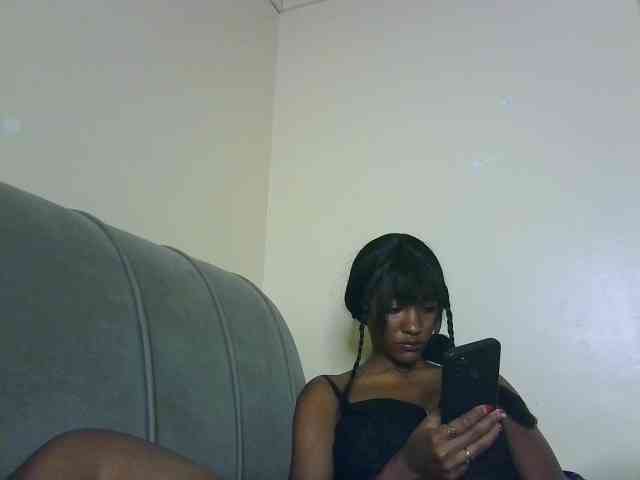 Sexypetiteher webcam