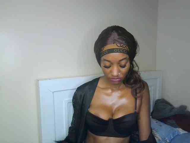 Sexypetiteher webcam