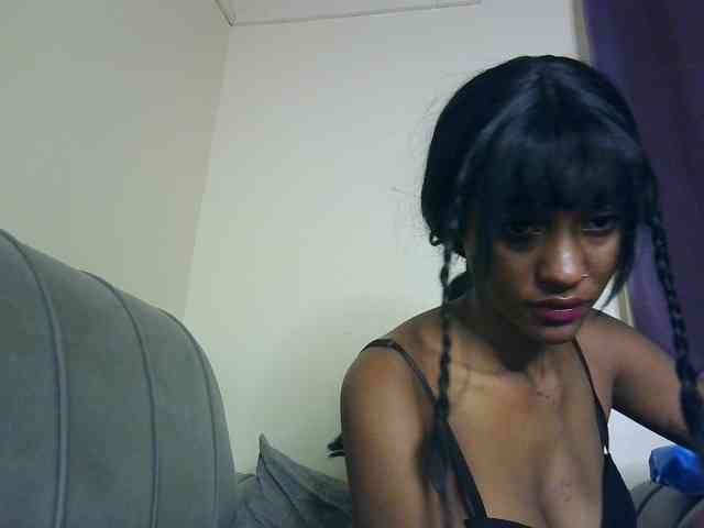 Sexypetiteher webcam