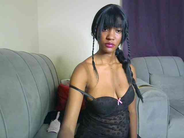 Model: Sexypetiteher