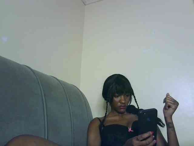 Sexypetiteher webcam