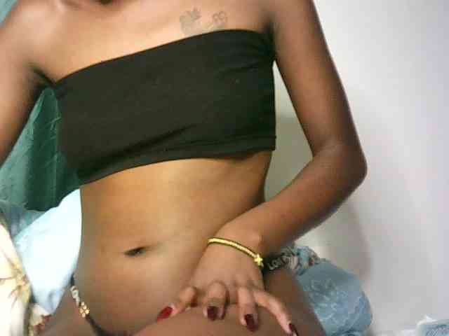 Sexypetiteher webcam