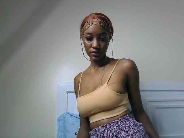 Model: Sexypetiteher