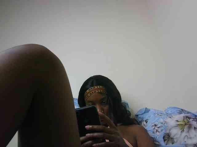 Model: Sexypetiteher