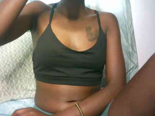 Sexypetiteher webcam