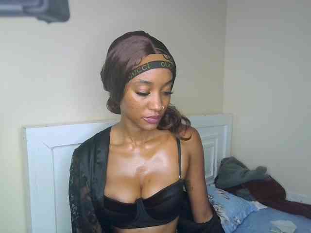 Sexypetiteher webcam