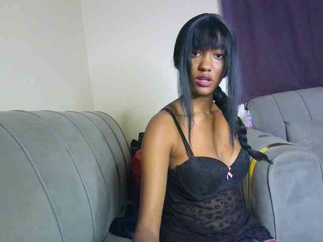 Sexypetiteher webcam