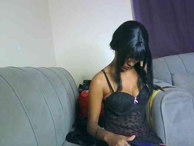 Model: Sexypetiteher