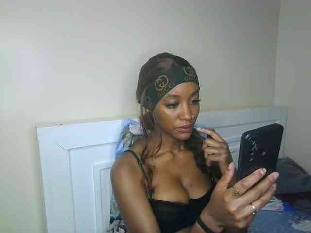 Sexypetiteher webcam