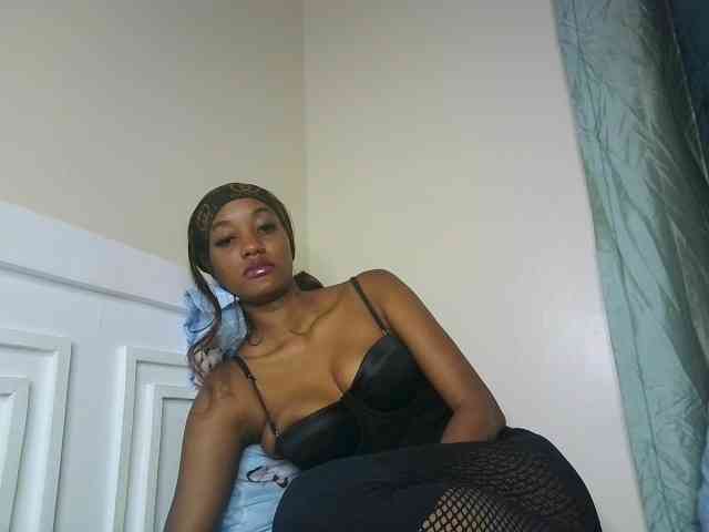 Sexypetiteher webcam