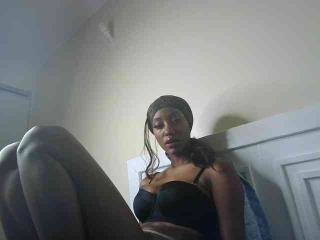 Sexypetiteher webcam