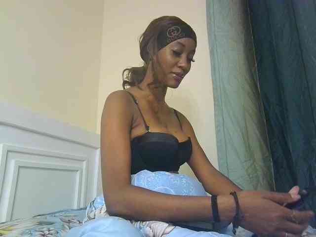 Sexypetiteher webcam