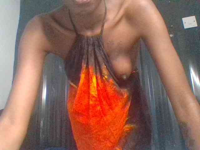 Sexypetiteher webcam