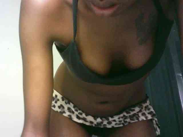 Sexypetiteher webcam
