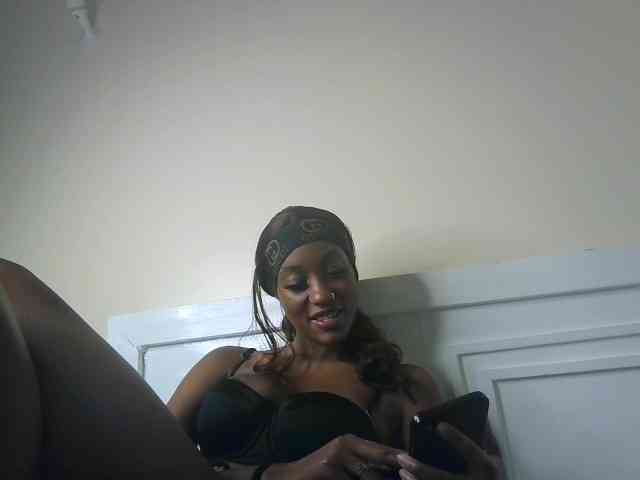 Sexypetiteher webcam